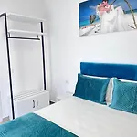 Philip Sea View Apartment Sarande